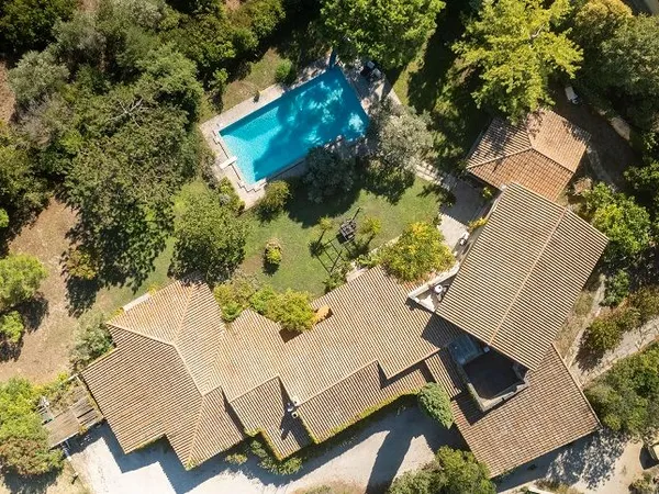 Propriété 10 pièces 323 m²