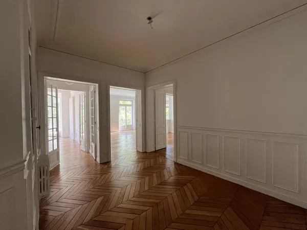 SUPERBE T5 DE 180m² - BAIL CODE CIVIL