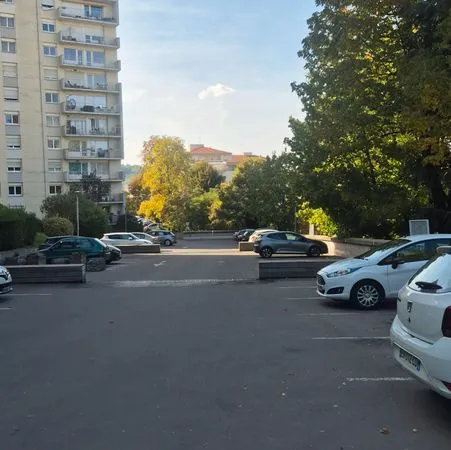 Beau T3 dans copropriété arborée proche gare et jardin des plantes, possibilité garage fermé