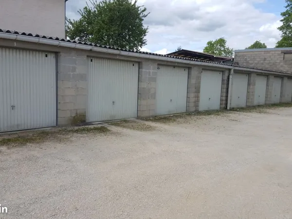Loue garage / box a bourbonne les bains