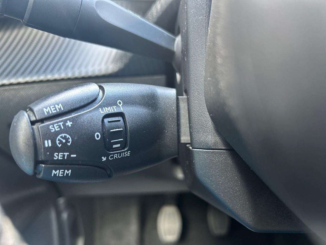 Peugeot 2008 1.2 puretech 130ch s&s allure — photo 18