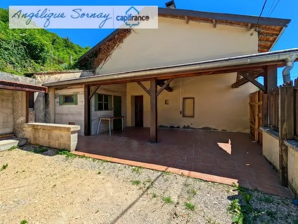 À 10 min de Saint-Amour - Maison de village 103 m² avec 3 chambres et combles aménageables -- Montre