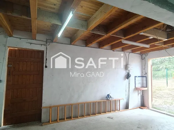 Dépendance avec 660 m2 de terrain au coeur du village NEGOCIABLE