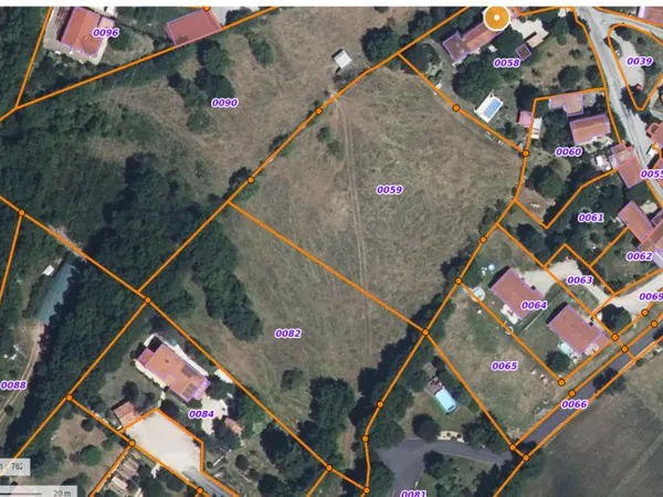 Terrain 4837 m²