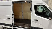 Renault Master F3500 L2H2 2.3 Blue dCi 135ch Confort Euro6 — photo 20