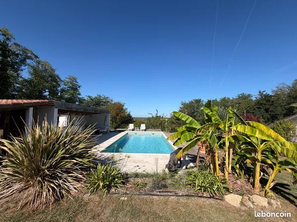 Maison rénovée de 185 m² avec piscine, dépendance et vue dégagée sur la campagne