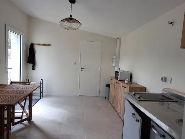 Chambres (600 x2) dans maison indépendante neuve, ideal 2 colocataires étudiants(es). Quartier St lé
