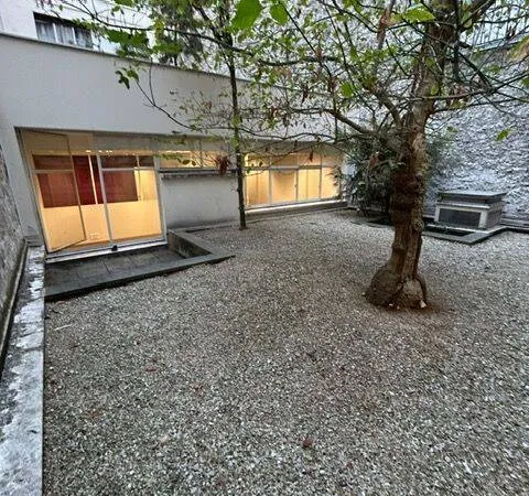 Local 8 pièces 170 m²