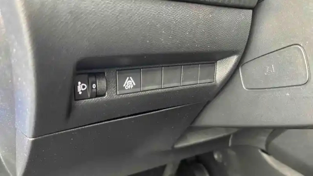 Peugeot 208 electrique 50 kwh 136ch — photo 77