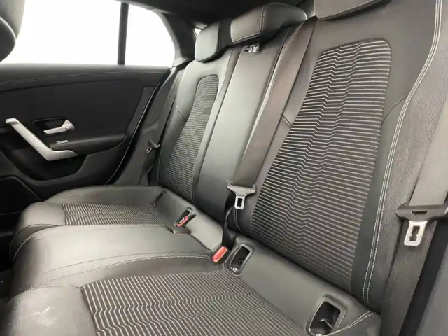 Mercedes Cla shooting brake 180 d 8g-dct — photo 16