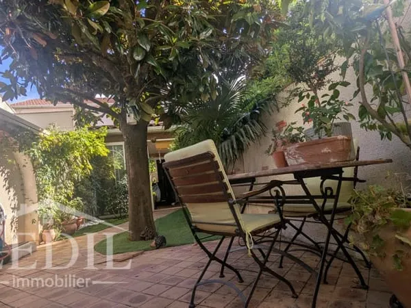 Maison en pierre, 4 chambres, jardin arboré et garage