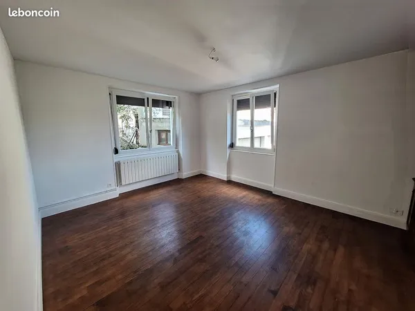 Appartement RDC F5 ,avec garage , terrain , 2 caves & petite dépendance