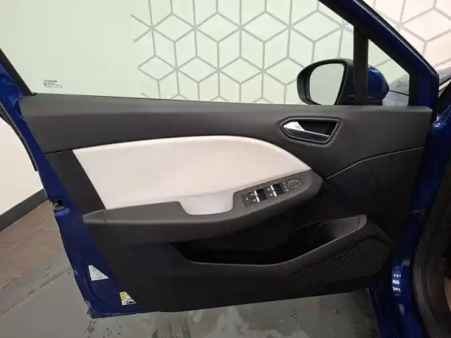 Renault Clio e-tech 140 - 21 — photo 22