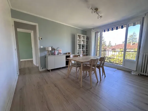 Appartement 4 pièces dernier étage à Verrières-le-Buisson, DPE D- Proche RER MASSY-VERRIÈRES
