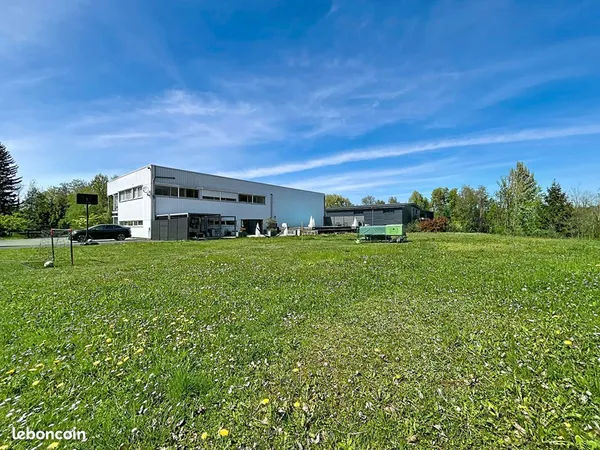 Local 604 m² ALBY SUR CHERAN