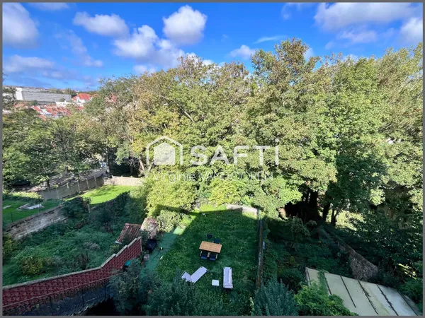Appartement lumineux, balcon et face aux remparts