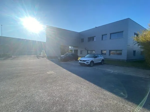 Bureau 250 m²
