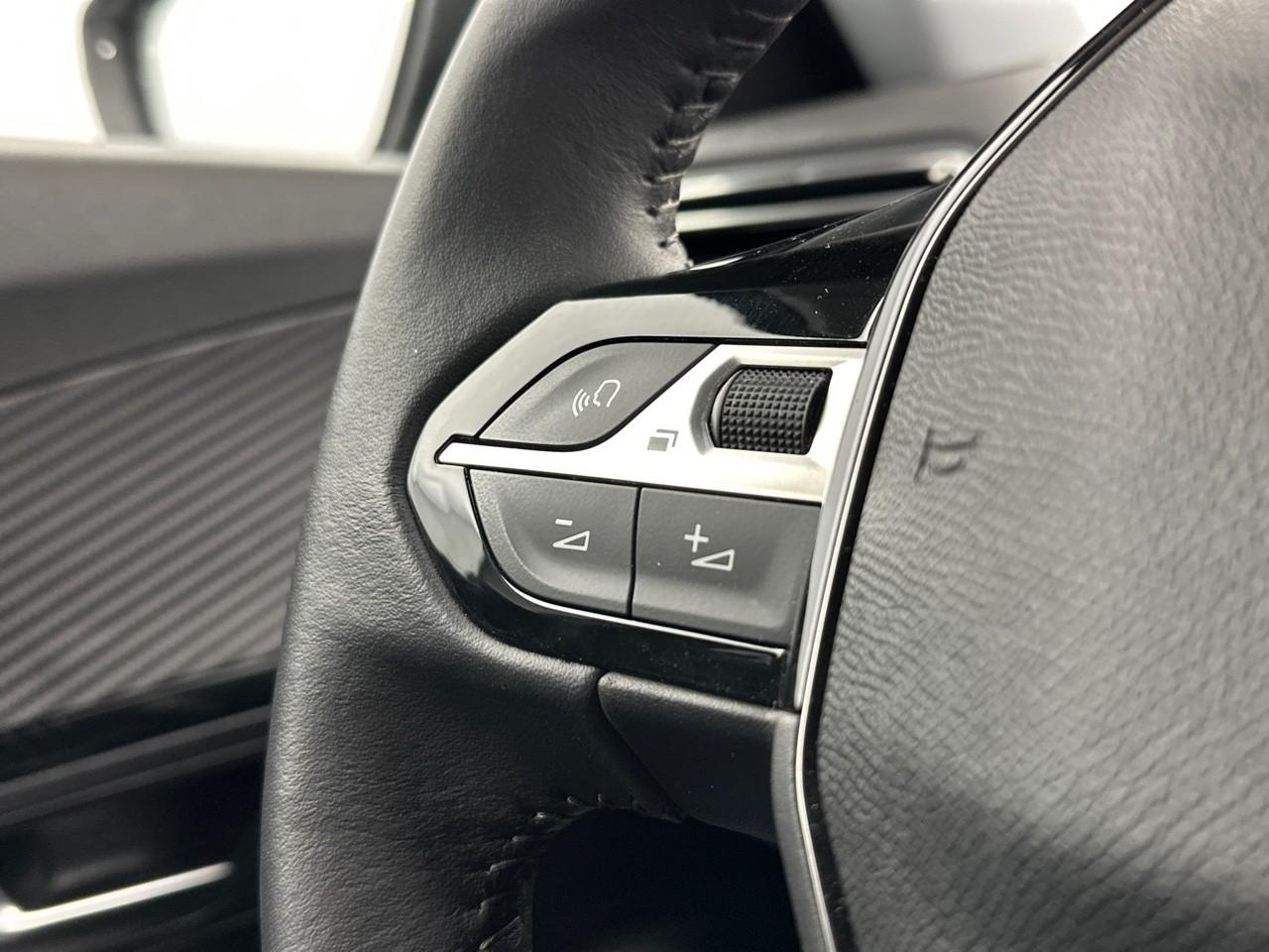 Peugeot 2008 puretech 100 s&s bvm6 style — photo 17
