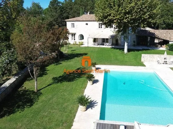 Maison 8 pièces 240 m²