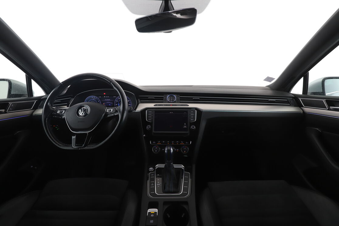Volkswagen Passat 1.4 TSI GTE DSG6 — photo 11