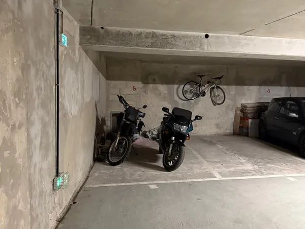 Vends parking 12m²