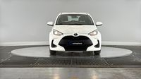 Toyota Yaris 116h Dynamic 5p MY22 — photo 1