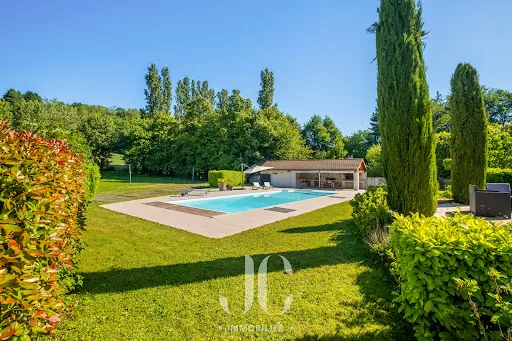Maison 9 pièces 263 m²