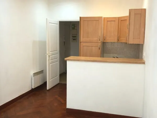Loue f2 vide 31 m² a nice centre carre d'or (berlioz)