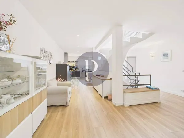 Maison 6 pièces 220 m²
