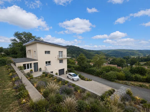Maison rénovée DPE A – 194 m² habitables – 307 m² de surfaces – Morre