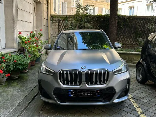 Rare : Parking Mairie du 8eme