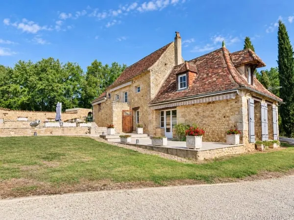 Propriété en pierre authentique du Périgord avec vue panoramique