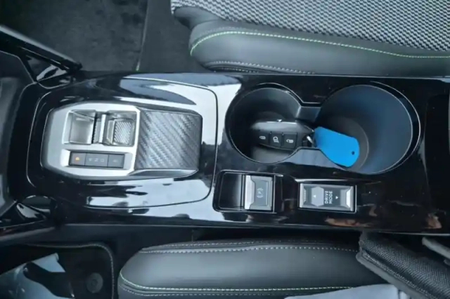 Peugeot 208 electrique 50 kwh 136ch — photo 47