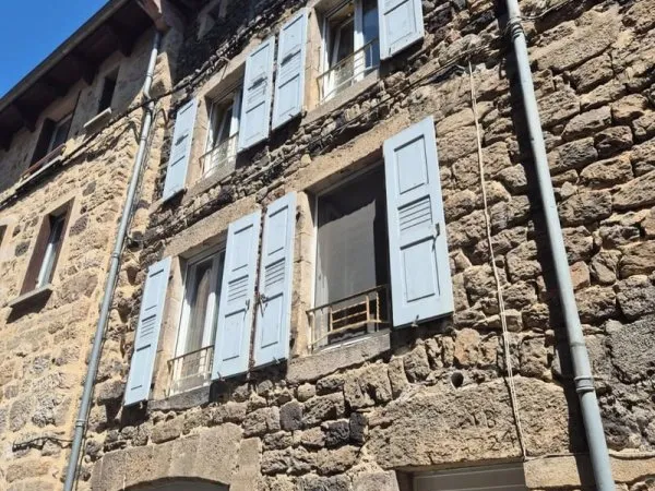 Maison de ville à Pradelles avec terrain