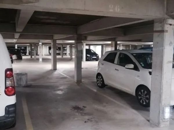 Place parking chantier navals