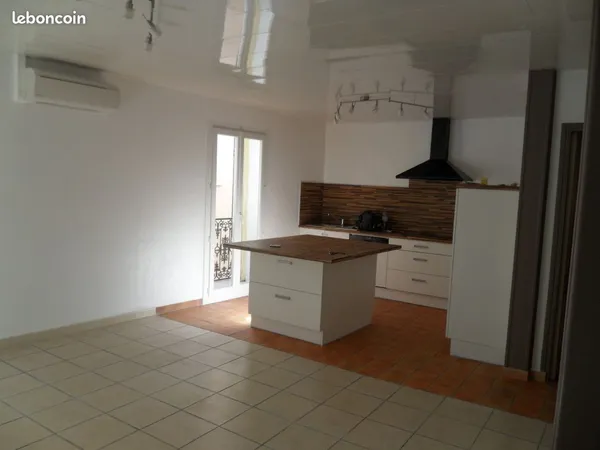 Appartement T3 lumineux 83 m² rénové + cave 10 m² - Thuir Centre-ville