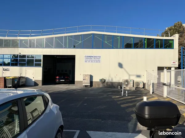 CARROSSERIE en activité à vendre EXCELLENT EMPLACEMENT avec PARKING EXTERIEUR