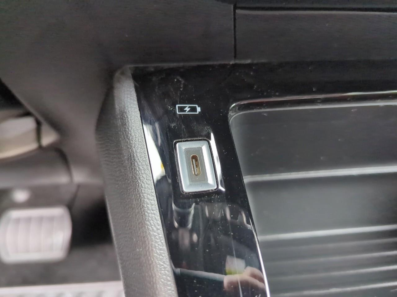 Peugeot 2008 electrique 136 ch active pack — photo 29