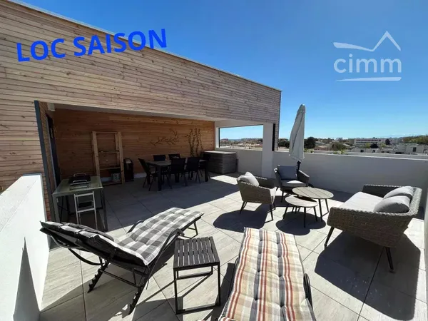 Superbe Appartement T3 Duplex avec petite vue mer et grande terrasse