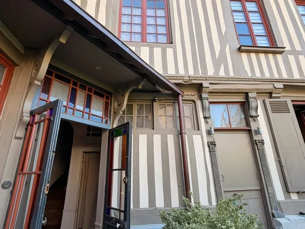 Maison 16 pièces 390 m²