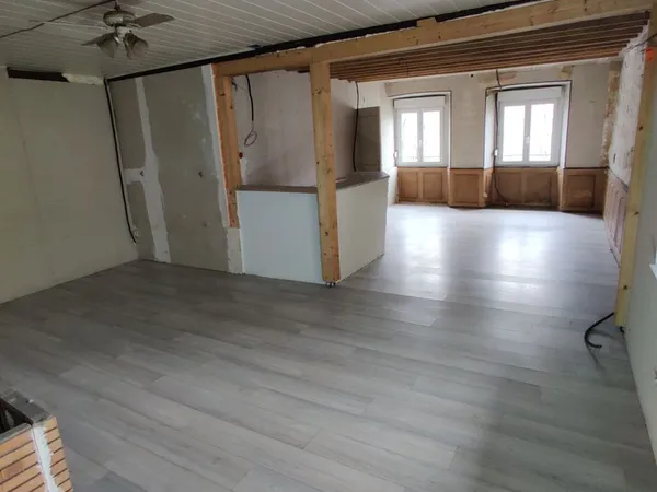 Maison jumelée à rénover + 220m2