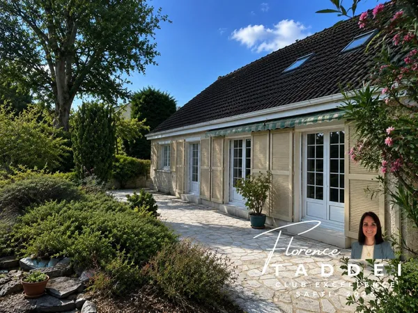 Une maison familiale nichée dans un écrin de verdure en plein coeur de Limours.