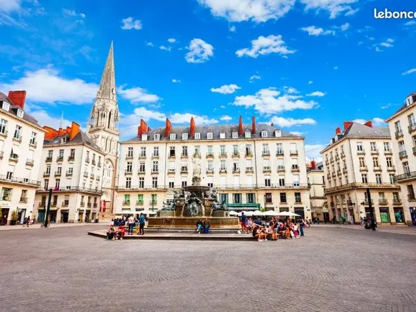 Appartement T4 - Place Royale - Dernier étage avec ascenseur - 93 m² au sol - 379 900