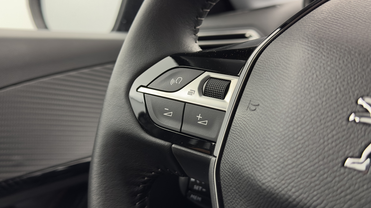 Peugeot 208 PureTech 100 S&amp;S EAT8 — photo 13