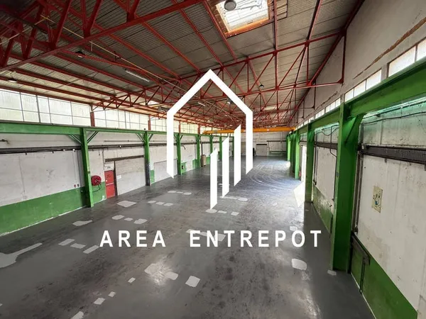 Entrepôt 1300 m²