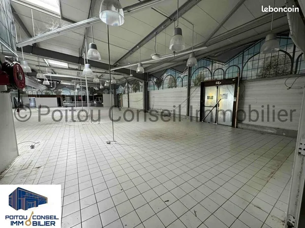 Local commercial 1 300 m²