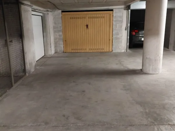 Garage spacieux à rimiez