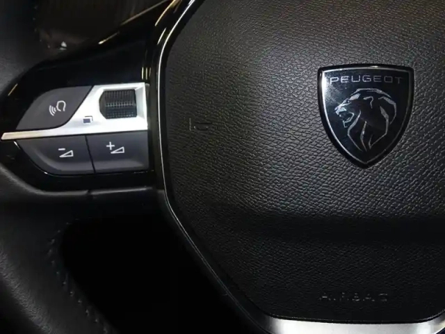 Peugeot 208 1.2 100ch s&amp;s allure — photo 13
