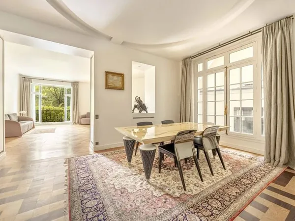 Appartement 6 pièces 241 m²
