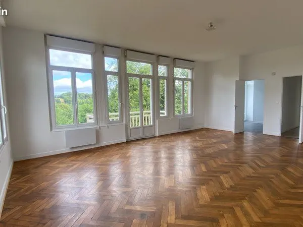 À LOUER - GRAND F2 DE 67 m² TRÈS SPACIEUX ET LUMINEUX